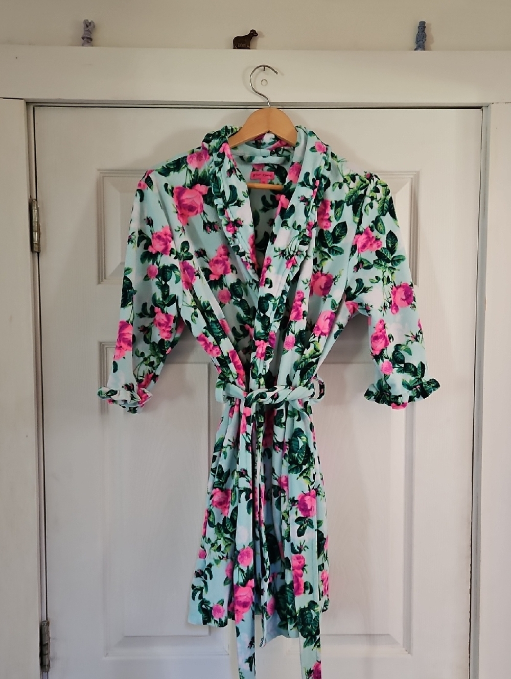 Betsey Johnson aqua floral robe with bright pink roses 🌹🌹. The Cutest Robe!